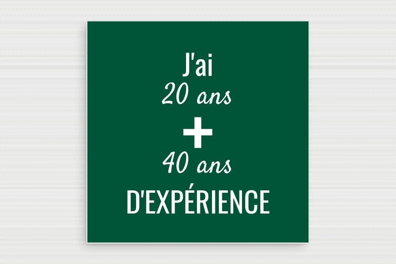 Plaque joyeux anniversaire humour pour femme - PVC - 200 x 200 mm - vert-sapin-blanc - glue - humour-anniversaire-60ans-002-3