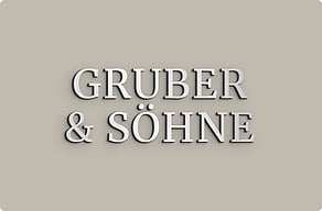 Aluminiumschilder - Firmenname an der Wand im Stiegenhaus - mirror - glue-cutout - cutout-at-firmenname-in-spiegelaluminium-stiegenhauswand