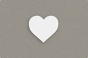 Kunststoffschilder - Herzform als freie Kontur an der Tür - custom - glue-cutout - cutout-at-herzform-aus-hartschaum-wohnungstur