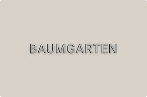 Aluminiumschilder - Familienname als freistehende Buchstaben - brosse - glue-cutout - cutout-de-familienname-in-klarer-grotesk-geburstetes-aluminium-hauseingang Aluminiumschilder - Familienname als freistehende Buchstaben - brosse - glue-cutout - cutout-de-familienname-in-klarer-grotesk-geburstetes-aluminium-hauseingang
