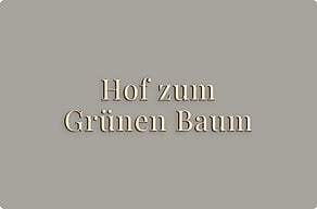Hausnummernschilder Holz - Hausname über der Eingangstür - erable - glue-cutout - cutout-de-hausname-in-feiner-antiqua-helles-furnier-uberdachter-eingang