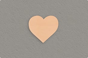 Gartenschilder - Herzform ohne Text am Gartentor - okoume - glue-cutout - cutout-de-herzform-aus-massivholz-am-gartentor Gartenschilder - Herzform ohne Text am Gartentor - okoume - glue-cutout - cutout-de-herzform-aus-massivholz-am-gartentor