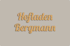 Ladenschilder - Schriftzug in Schreibschrift am Laden - bambou - glue-cutout - cutout-de-hofladen-schriftzug-in-massivholz-ladeneingang