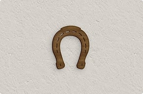 Pferdeschild - Hufeisen als freies Zeichen neben dem Tor - noyer - glue-cutout - cutout-de-hufeisen-als-volle-kontur-poliertes-messing-stalltor Pferdeschild - Hufeisen als freies Zeichen neben dem Tor - noyer - glue-cutout - cutout-de-hufeisen-als-volle-kontur-poliertes-messing-stalltor