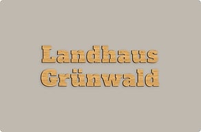 Hausschilder - Name des Landhauses am Tor - bambou - glue-cutout - cutout-de-name-des-landhauses-in-massivholz-toreinfahrt