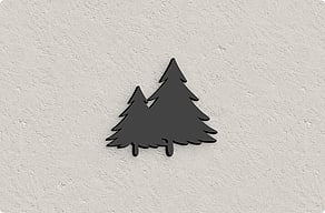 Adressschild - Tannen als freie Silhouette - custom - glue-cutout - cutout-de-zwei-tannen-als-freie-silhouette-bedrucktes-acrylglas