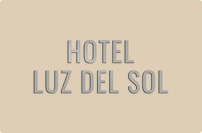Señalética para Hotel - Rótulo de fachada del hotel - brosse - glue-cutout - cutout-es-nombre-del-hotel-en-aluminio-cepillado-fachada