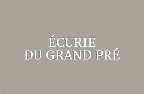 Panneau écurie - Nom d'écurie en façade - custom - glue-cutout - cutout-fr-nom-d-ecurie-en-grandes-capitales-pignon-du-batiment