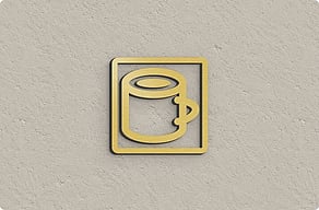 Plaque de porte salon - Tasse de café découpée - brosse-or - glue-cutout - cutout-fr-tasse-de-cafe-decoupee-coin-salon