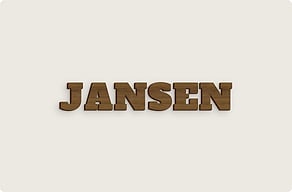 Houten huisnummerbord - Familienaam bij de overdekte entree - noyer - glue-cutout - cutout-nl-familienaam-in-notenfineer-overdekte-entree