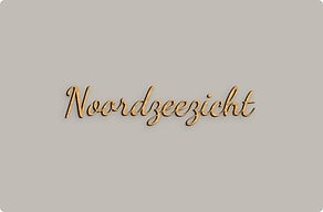 Borden Vakantiewoning - Huisnaam in losse letters - bambou - glue-cutout - cutout-nl-huisnaam-in-okoume-gevel-van-de-vakantiewoning