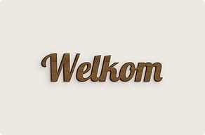 Welkomstborden - Welkomstgroet in sierletters - noyer - glue-cutout - cutout-nl-welkomstgroet-in-notenfineer-hal