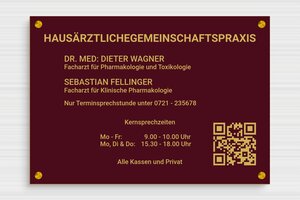 Praxisschild aus Preiswertes PVC - de-praxis-schild-pvc-003-4 - 400 x 280 mm - bordeau-or - screws-spacer - de-praxis-schild-pvc-003-4