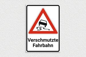 Schild für Verkehr und Transportmittel - Schild für 'Landmaschinen-Ausfahrt' - 300 x 420 mm - PVC - custom - glue - de-verkehr-schild-001-2