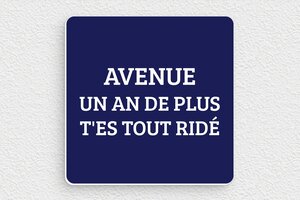 Plaque de rue anniversaire - Plaque humour t'es tout ridé - 100 x 100 mm - PVC - bleu-marine-blanc - none - deco-anniversaire-005-1