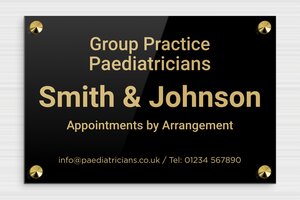 Doctor's Business Signs - Engraved Plexiglass - noir-or - screws-caps - en-uk-doctor-office-sign-002-1-1748956881891