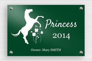 Horse Signs - Printed Aluminium - vert-blanc - screws-caps - en-uk-horse-name-sign-005-4-1748948803354
