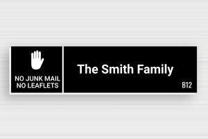 No Junk Mail Signs - Engraved PVC - noir-blanc - glue - en-uk-no-advertising-005-0-1748951057788