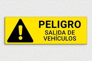 Señales de Advertencia - Señal 'Peligro, vehículos saliendo' - undefined - jaune-noir - glue - es-peligro-salida-005-3-1747820373932