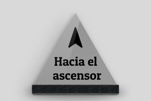 Placas Triangulares - Plexiglás 8 mm - undefined - custom - stand - es-senal-triangular-002-5-1747889872368