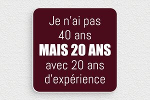 Humour anniversaire - Plaque je n'ai pas 40 ans - 100 x 100 mm - PVC - bordeau-blanc - glue - humour-anniversaire-40ans-004-3