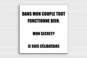 Panneau humour couple - Plaque couple qui fonctionne bien - 150 x 150 mm - PVC - custom - glue - humour-couple-003-4