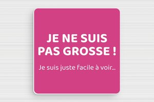 Panneau humour grosse - Je ne suis pas grosse - Plaque humoristique - PVC - Rose - 100 x 100 mm - 100 x 100 mm - PVC - rose-blanc - glue - humour-grosse-003-3