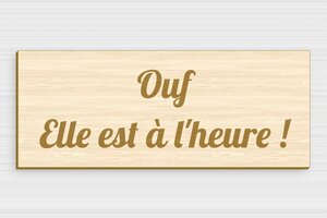 Panneau humour couple - Plaque elle est à l'heure - 250 x 100 mm - Bois - erable - glue - humour-mariage-006-3