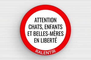 Panneau ralentir humour - Plaque de signalisation humoristique - Attention chats enfants et belles-mères en liberté - PVC - Rond - 200 x 200 mm - 200 x 200 mm - PVC - custom - glue - humour-ralentir-002-3