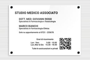 Targhe professionali in plexiglas - Plexiglass - undefined - blanc-noir - screws-caps - it-cartello-pratica-plexiglass-002-2-1747219767280