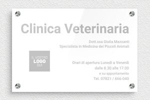 Targhe professionali in plexiglas - Plexiglass - undefined - blanc-argent - screws-spacer - it-cartello-pratica-veterinaria-plexi-003-4-1747219848622