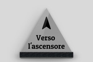 Targhe triangolari - Plexiglass 8mm - undefined - custom - stand - it-cartello-triangolare-002-5-1747275838641