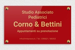 Targhe professionali in plexiglas - Plexiglass - undefined - rouge-or - screws-caps - it-targa-pratica-plexi-004-3-1747219897610