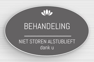 Bewegwijzering hotel - Ovaal bordje 'Behandeling bezig' - gris-souris-blanc - none - nl-nl-gebied-toerisme-hotel-spa-001-3-1756721829507