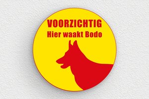 Hier waak ik bord - Bord 'Pas op, bijtende hond' - jaune-rouge - glue - nl-nl-hond-bord-002-4-1756799772266 Hier waak ik bord - Bord 'Pas op, bijtende hond' - jaune-rouge - glue - nl-nl-hond-bord-002-4-1756799772266