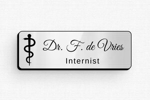 Badges - Badge Gegraveerd PVC - gris-brillant-noir - badge - nl-nl-naambord-007-3-1756799592375 Badges - Badge Gegraveerd PVC - gris-brillant-noir - badge - nl-nl-naambord-007-3-1756799592375