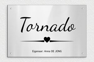 Naambord paard - Gegraveerd PVC - gris-brillant-noir - screws - nl-nl-paard-naam-geboortedatum-bord-002-5-1756722404787 Naambord paard - Gegraveerd PVC - gris-brillant-noir - screws - nl-nl-paard-naam-geboortedatum-bord-002-5-1756722404787