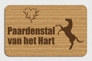 Naambord paard - Gegraveerd hout - chene - screws - nl-nl-paardenstal-bord-001-3-1756722293011 Naambord paard - Gegraveerd hout - chene - screws - nl-nl-paardenstal-bord-001-3-1756722293011