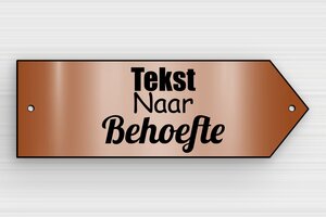 Pijlvormige Plaat - Gegraveerd PVC - cuivre-noir - holes-only - nl-nl-pijl-vormig-bord-002-4-1756802757370