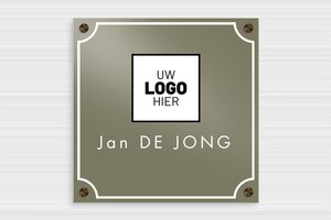 Aluminium bedrijfsborden - Bedrukt aluminium  - taupe-blanc - screws-caps - nl-nl-praktijk-bord-aluminium-012-3-1756810071190