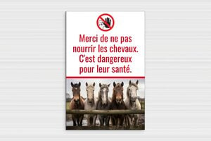 Panneau ne pas nourrir les chevaux - panneau-ne-pas-nourrir-chevaux-006-3 - 200 x 300 mm - custom - glue - panneau-ne-pas-nourrir-chevaux-006-3