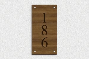 Plaque numéro maison en bois - pl-maison-bois-037-1 - 100 x 200 mm - noyer - screws - pl-maison-bois-037-1