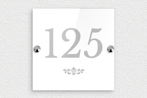 Plaque numéro maison style anglais - pl-num-anglais-004-1 - 150 x 150 mm - blanc-argent - screws-caps - pl-num-anglais-004-1