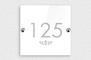 Plaque de porte plexiglas - plaque-villa-031-2 - 150 x 150 mm - blanc-argent - screws-caps - plaque-villa-031-2