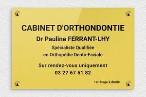 Plaque Orthondontiste - ppro-job-orthodontiste-002-1 - 300 x 200 mm - or-clair-noir - screws-caps - ppro-job-orthodontiste-002-1