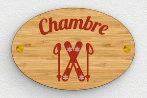 Plaque de porte style montagne - Plaque ovale de chambre avec skis - 210 x 140 mm - Bois - bambou - screws-spacer - signparti-porte-montagne-002-1