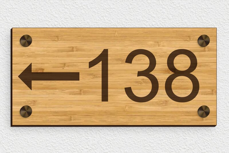 Numéro de maison avec flèche à personnaliser - Bois - 210 x 100 mm - bambou - screws-caps - num-maison-fleche-019-1
