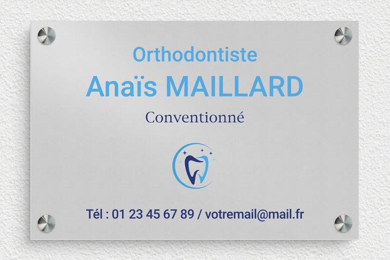 Plaque orthodontiste - Aluminium - 300 x 200 mm - anodise - screws-spacer - plaquepro-job-orthodontiste-quadri-002-3