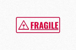Nos tampons avec la formule FRAGILE - Tampon Carré Fragile en Bois - Sécurité Assurée pour Vos Colis - 47 x 18 mm - 7 lignes max. - encre red - boîtier noir - formule-fragile