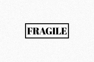 Nos tampons avec la formule FRAGILE - Tampon Carré Fragile - Sécurité pour Vos Colis Précieux - 38 x 14 mm - 5 lignes max. - encre black - boîtier noir - formule-fragile01